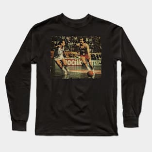 Juan Antonio (Real Madrid) vs Mike D'Antoni (Olimpia Milano) Long Sleeve T-Shirt